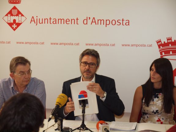 Ajuntament d´Amposta > Comunicació > L’alcalde d’Amposta presenta documentació que desacredita les critiques del PSC respecte al local de rehabilitació.