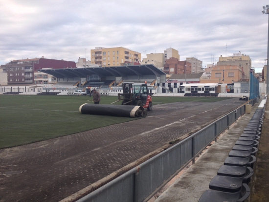 Ajuntament d´Amposta > Comunicació > L’Ajuntament d’Amposta canvia la gespa artificial del camp municipal de futbol