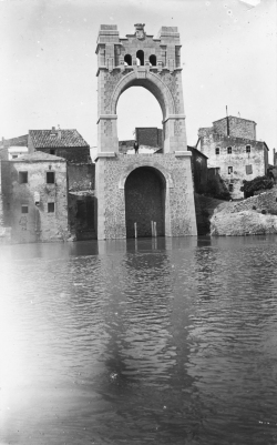 Ajuntament d´Amposta > Comunicació > El pont penjant d’Amposta compleix cent anys des de la col·locació de la primera pedra