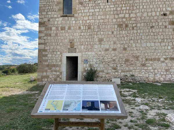 L’Ajuntament renova el panell informatiu de la Torre de la Carrova