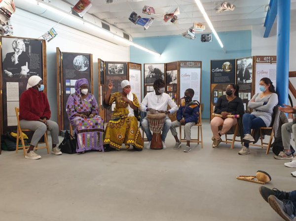 Una vintena de persones participen en la trobada d’expressió cultural entre músics