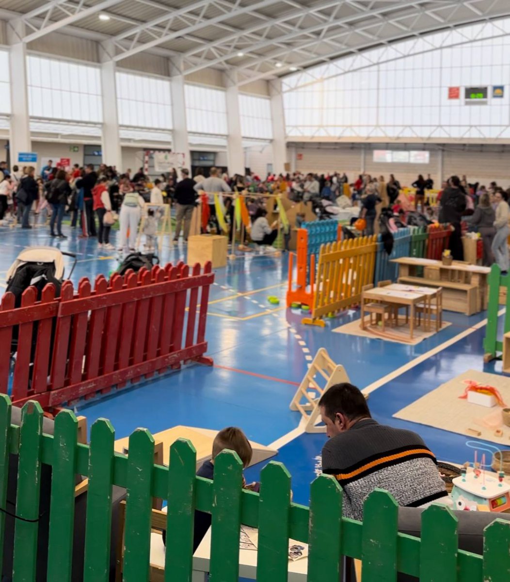 Prop d’un miler de xiquetes i xiquets gaudeixen del Saló de Pasqua