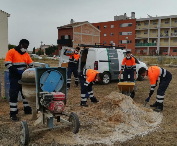 5 joves tutelats i extutelats comencen a treballar a la Brigada Municipals dins el programa Treball i Formació