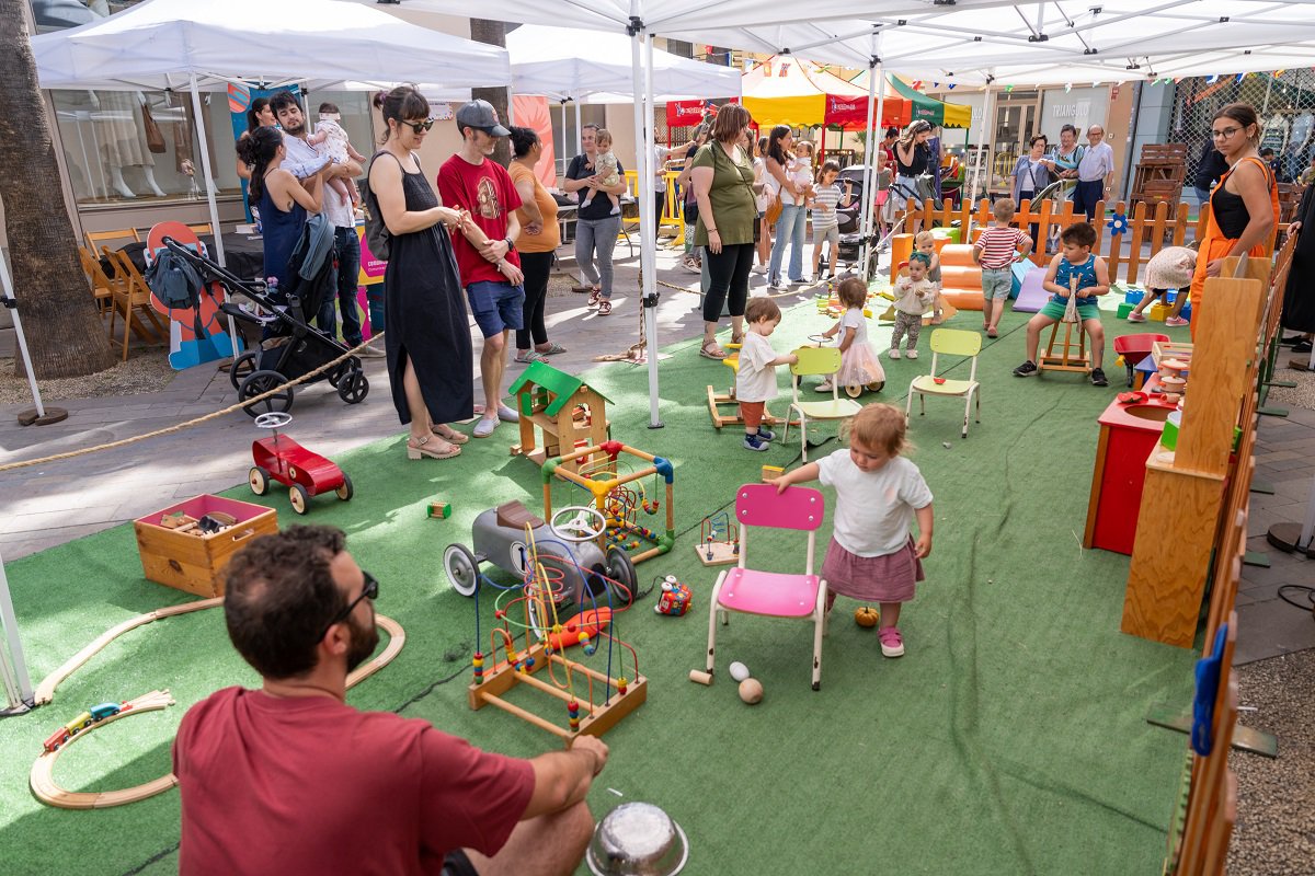 El carrer dels Infants acull el Dia Internacional de les Famílies