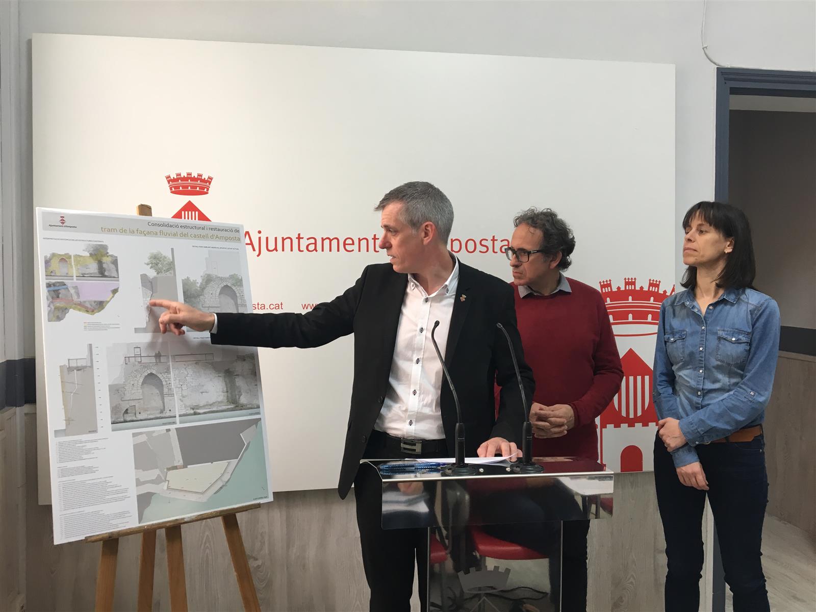 Amposta inicia la recuperació de la façana fluvial del castell 