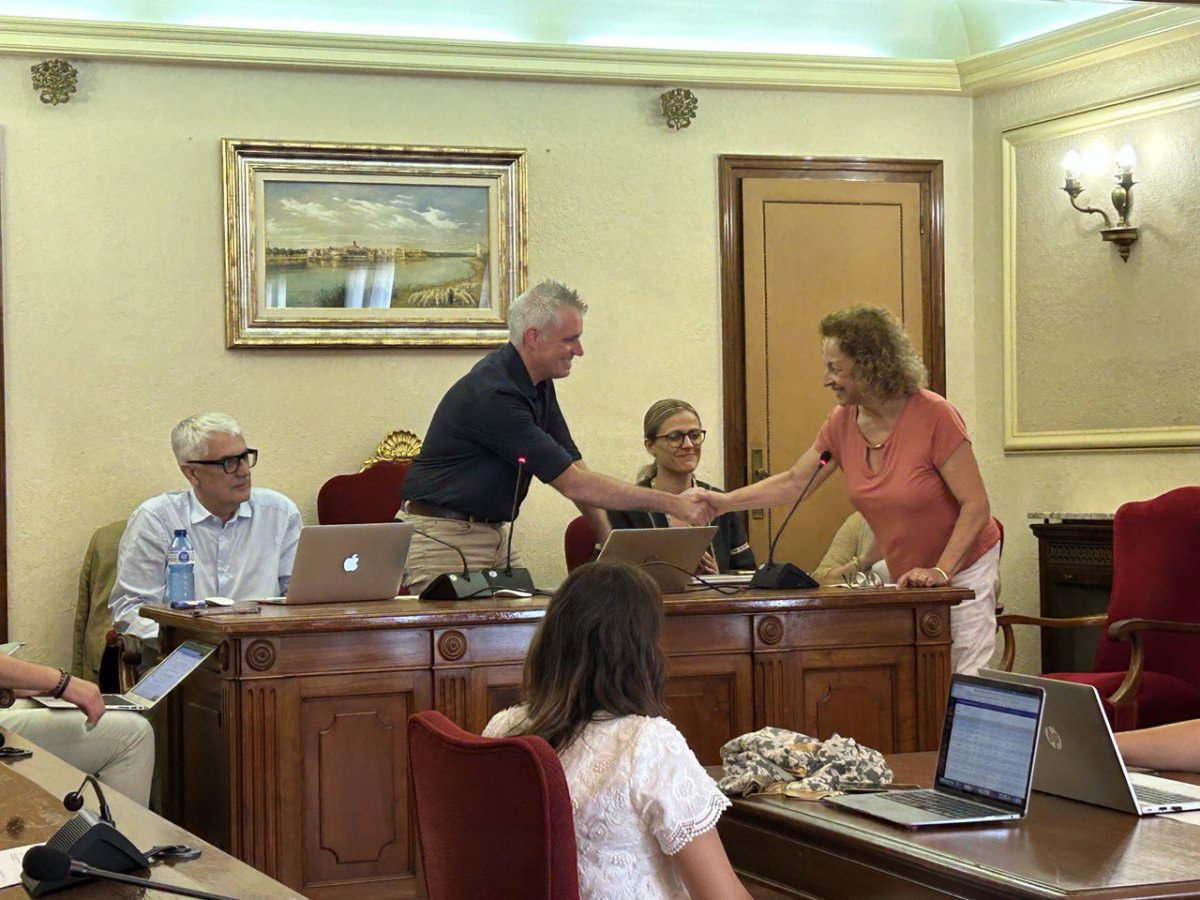 Núria Pla pren possessió de l’acta de regidora de l’Ajuntament d’Amposta