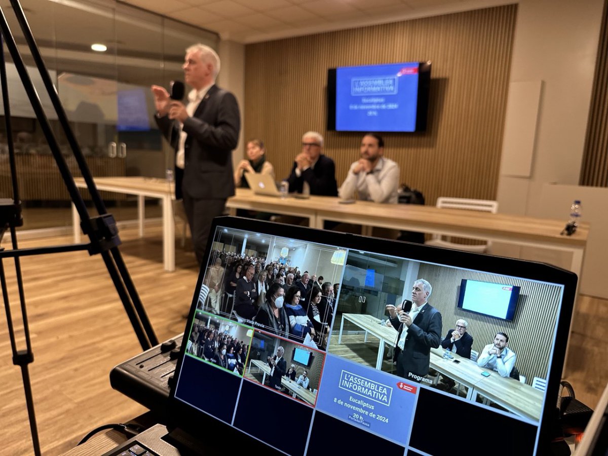 L’equip de govern explica en assemblea davant unes 300 persones la sentència sobre la reparcel·lació d’Eucaliptus del 2010 que obliga a modificar-la