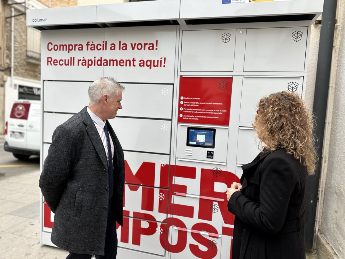 L’Ajuntament d’Amposta instal·la guixetes refrigerades a l’exterior del Mercat Municipal per a recollir la compra