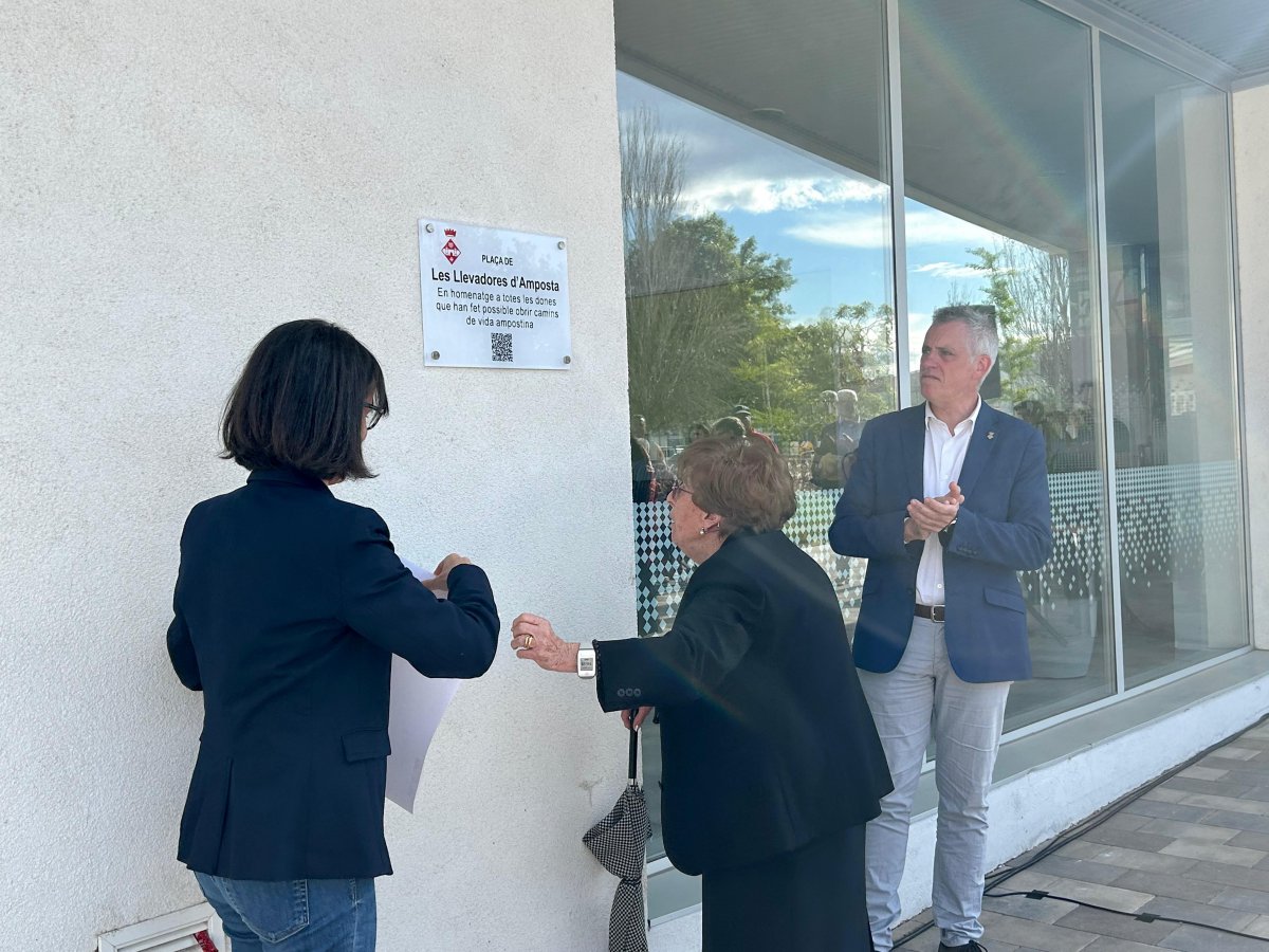 Amposta estrena la plaça de les Llevadores d’Amposta