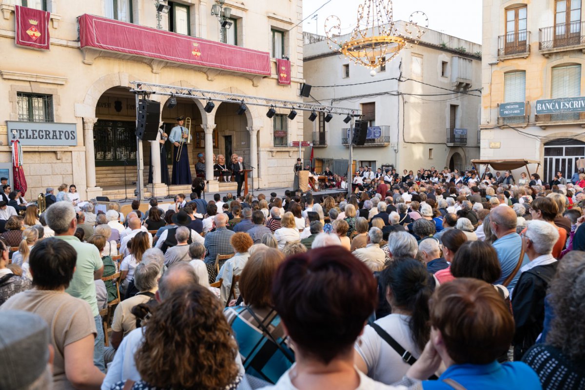Milers de persones omplen els carrers d’Amposta en una nova edició de la Festa del Mercat a la Plaça