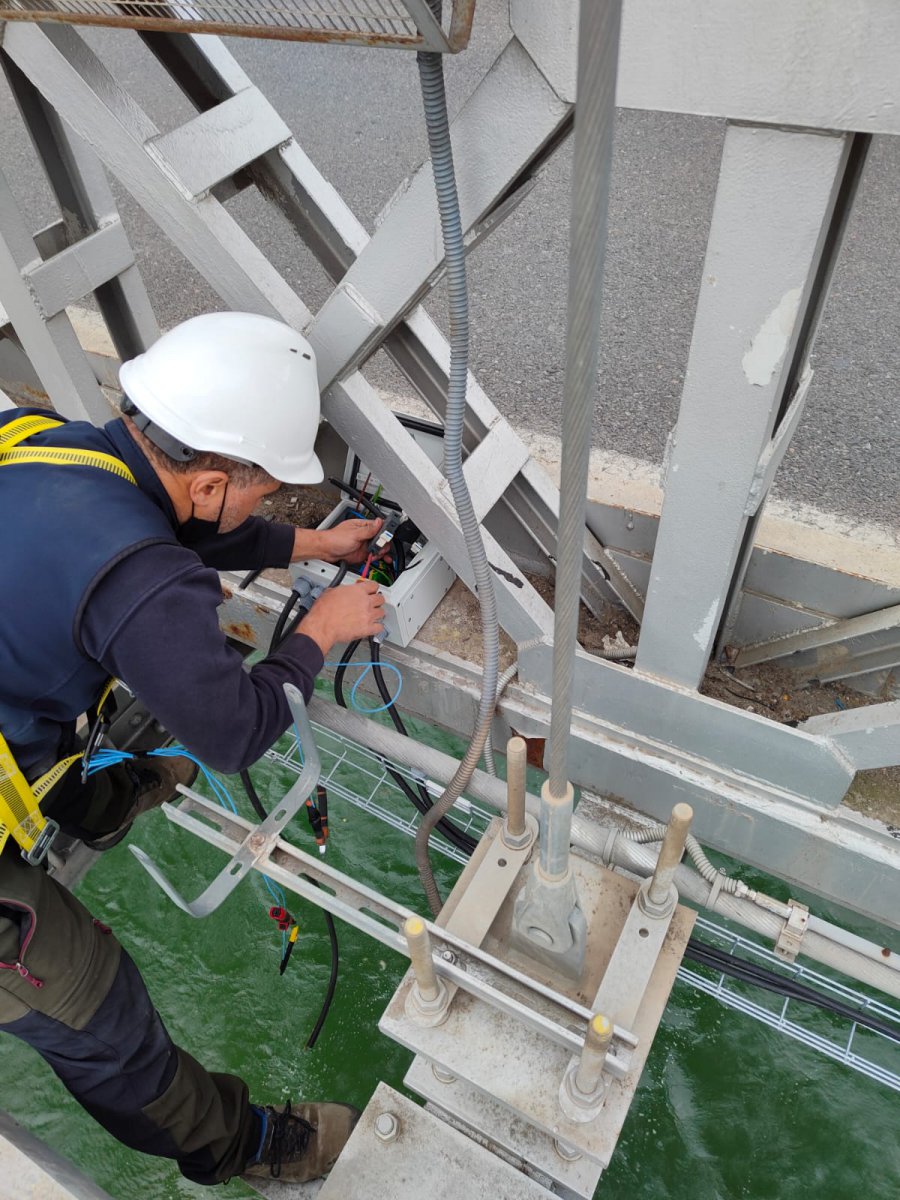 El Pont Penjant renova l’enllumenat, amb una nova instal·lació eficient i que elimina els problemes d’il·luminació