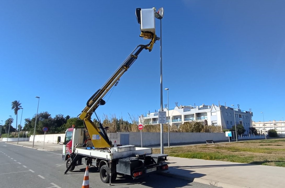 L’Ajuntament d’Amposta inicia el canvi d’enllumenat a la urbanització Eucaliptus