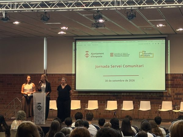 Més de 200 alumnes de secundària participen en la primera jornada de  Servei Comunitari a Amposta